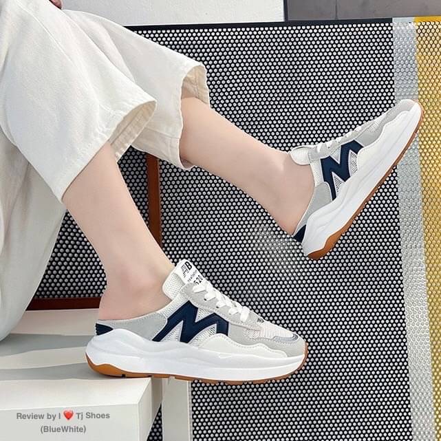 !!! ที่สุดของความเกร๋ขายดีมากๆ ต้องยกให้คู่นี้จร้า!!! รองเท้าผ้าใบเพื่อสุขภาพ ใส่นิ่มเดินสบายมากๆ ทรงสวย สวมใส่ง่าย พื้นยางอย่างดี รุ่นนี้ใส่แล้วเท้าไม่อับชื้นน่ะคะ ช่วยให้ระบายอากาศได้ดี จับแมทกับชุดอะไรก็เกร๋แถมใส่ได้เรื่อยๆ สวยด้วยเพื่อสุขภาพเท้าที่ดีด