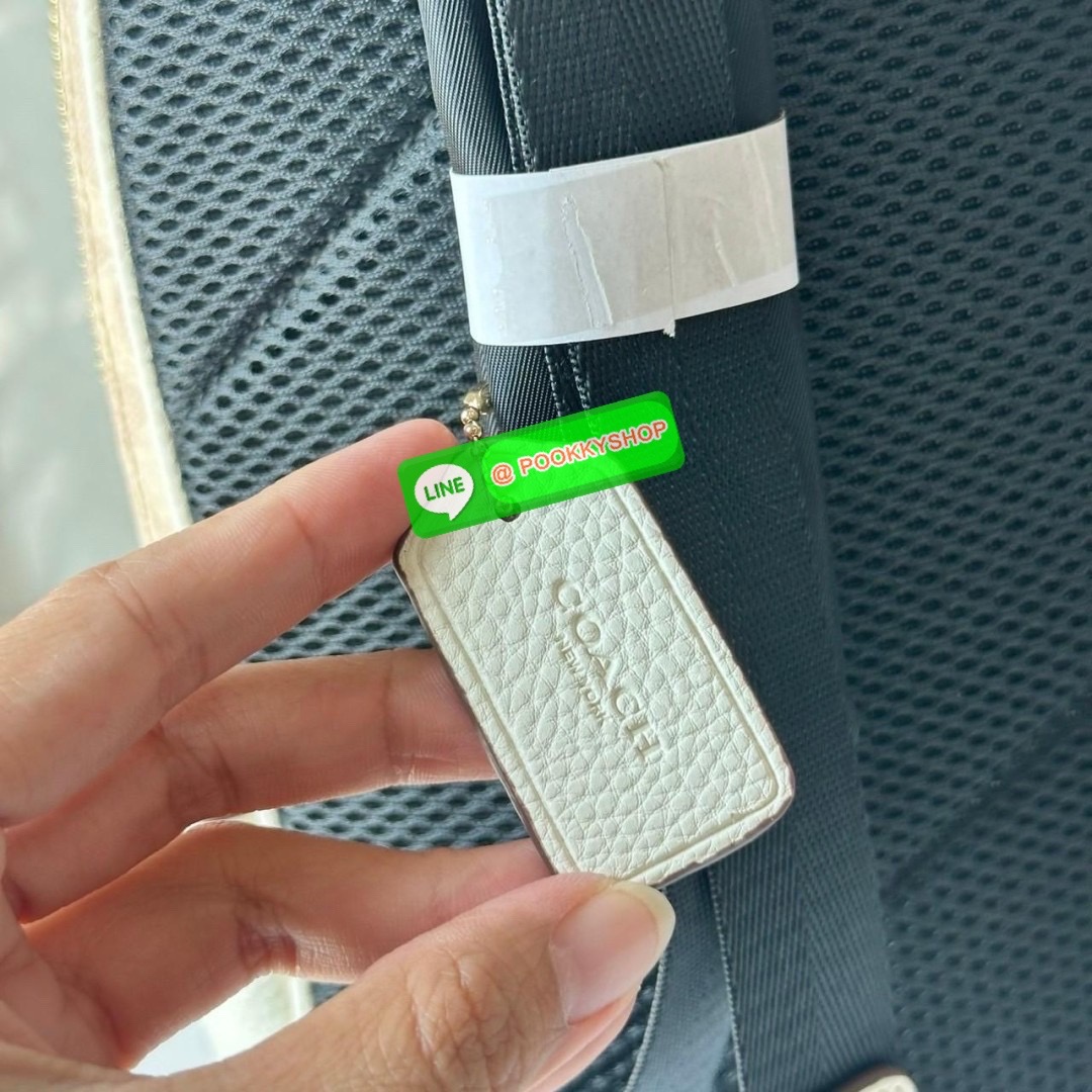 Coach Court Backpack In Signature Canvas 🔖กระเป๋าเป้สะพายหลัง ขนาดกำลังดี สะพายได้ทุกโอกาส 🔖วัสดุ : หนังแคนวาส ตัดหนังแท้ 🔖เปิด-ปิดแบบซิป ด้านในมีกระเป๋าซิปและกระเป๋าอเนกประสงค์ ปิดด้วยซิปคู่ มีซับในผ้า มีช่องซิปด้านนอก 🔖สา