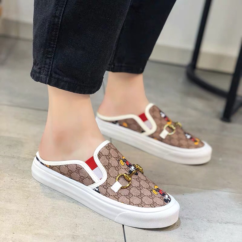 รองเท้าผ้าใบเปิดส้นงานนิ่ม ใส่สบาย สกรีน Mickey Mouse น่ารัก ทรงสวย สวมใสง่าย แมทได้กับทุกชุด เหมาะกับทุกโอกาส นิ่มใส่สวย ใส่สบาย ห้ามพลาด พร้อมส่ง