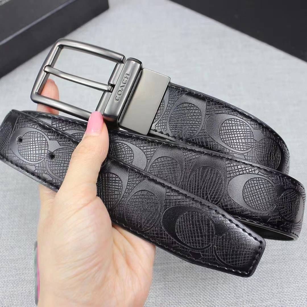 Set เข็มขัด coach 2 หัว ใส่แบบเจาะรูเข็มขัด สายลายC นูนสลับกับด้านเรียบ สลับใช้ได้ 2 ด้าน ทั้งยังสามารถเจาะรูเพิ่มได้ รุ่นนี้มาพร้อมป้ายแท็กแบรนด์ หัวเข็มขัดใส่ได้ง่าย ถอดได้ไม่ยาก ซื้อเป็นของขวัญของฝาก ดูดีมากๆเลยนะคะ