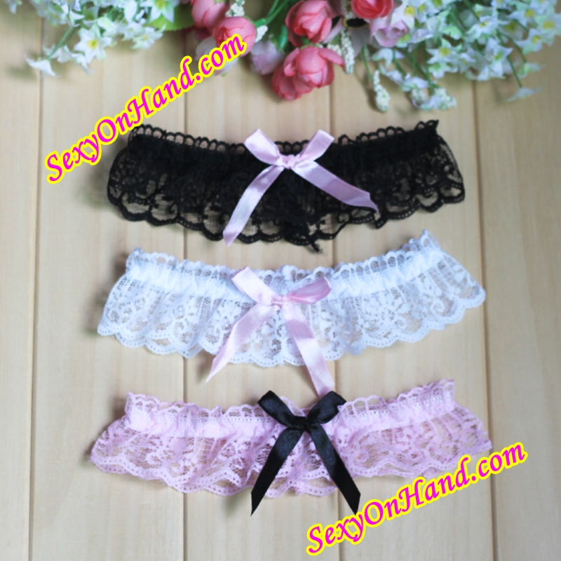 สายรัดลูกไม้ ขอบยางยืดในตัว แต่งริบบิ้น สามารถใช้ประดับแต่งเป็นขอบถุงน่อง สายรัดต้นขา หรือปลอกคอ เข้าได้ทั้งกับชุดคอสเพลย์ ชุดเซ็กซี่ ชุดแฟนซี ชุดออกงาน เพิ่มความกิ๊กเก๋ ให้กับชุดยิ่งขึ้น