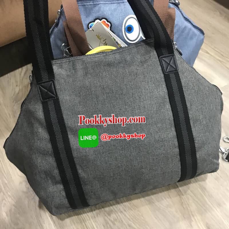 NEW ARRIVAL! KIPLING EMOJI HANDBAG รุ่นใหม่ล่าสุด Limited คอลเลคชั่น EMOJI วัสดุ Cotton+Polyester 100% สามารถรูดซิปมุมกระเป๋าเปลี่ยนทรงได้ไม่จำเจ หูหิ้วสะพายไหล่ได้ มือจับหูหิ้วเป็นหนังปั้มโลโก้ พวงกุญเเจลิงถอดเเยกใช้ได้ เปิดปิดด้วยซิป มีช่องซิปและช่องใส่