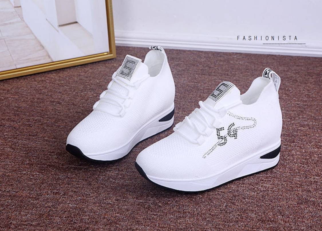 HOT FASHION แฟชั่นเสริมส้นมาแรง!! รองเท้าสลิปออนเสริมพื้น 5c.m. แต่งเชือกผูก ทรงสโลป วัสดุเนื้อผ้ายืดกระชับเท้า เนื้อหนาคุณภาพดี ขอบยางยืดเพิ่มความยืดหยุ่นในการสวมใส่ ใส่แล้วดูขาเรียวยาวสุดๆไปเลย ตัวพื้นรองเท้าเป็นยางพารากันลื่นได้ดีจ้า เพิ่มความโดดเด่นด้