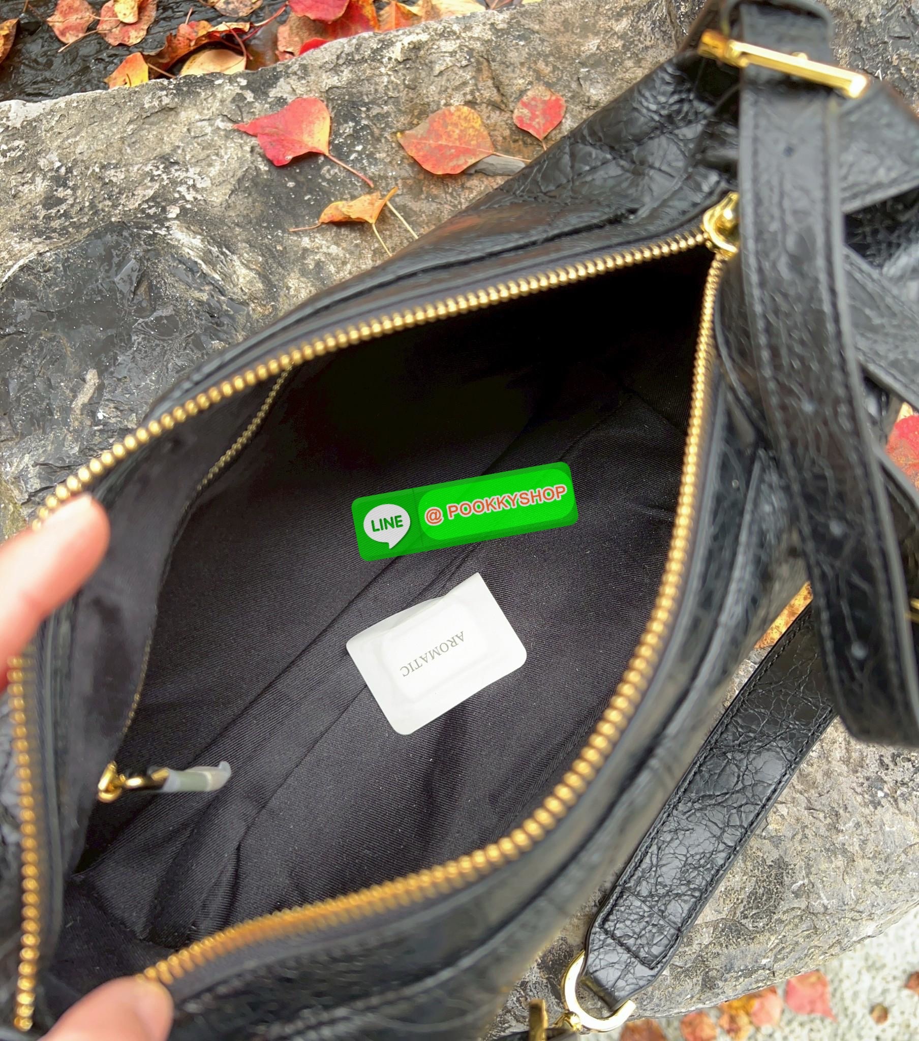 📸New Arrival!🎉 ล่าสุดรุ่นเดียวกับที่Jisoo ใช้เลยค่าา👏 Christian Dior D-journey bag #สวยจริงไม่จกตาค่า‼️ 📌มาพร้อมน้อง My melody แท้ราคา 490฿Free! 📣พร้อมส่ง! จำนวนจำกัด ผลิตออกมาน้อยมากๆเลยค่ะ! พร้อมสวยไปกับกระเป๋าดีไ