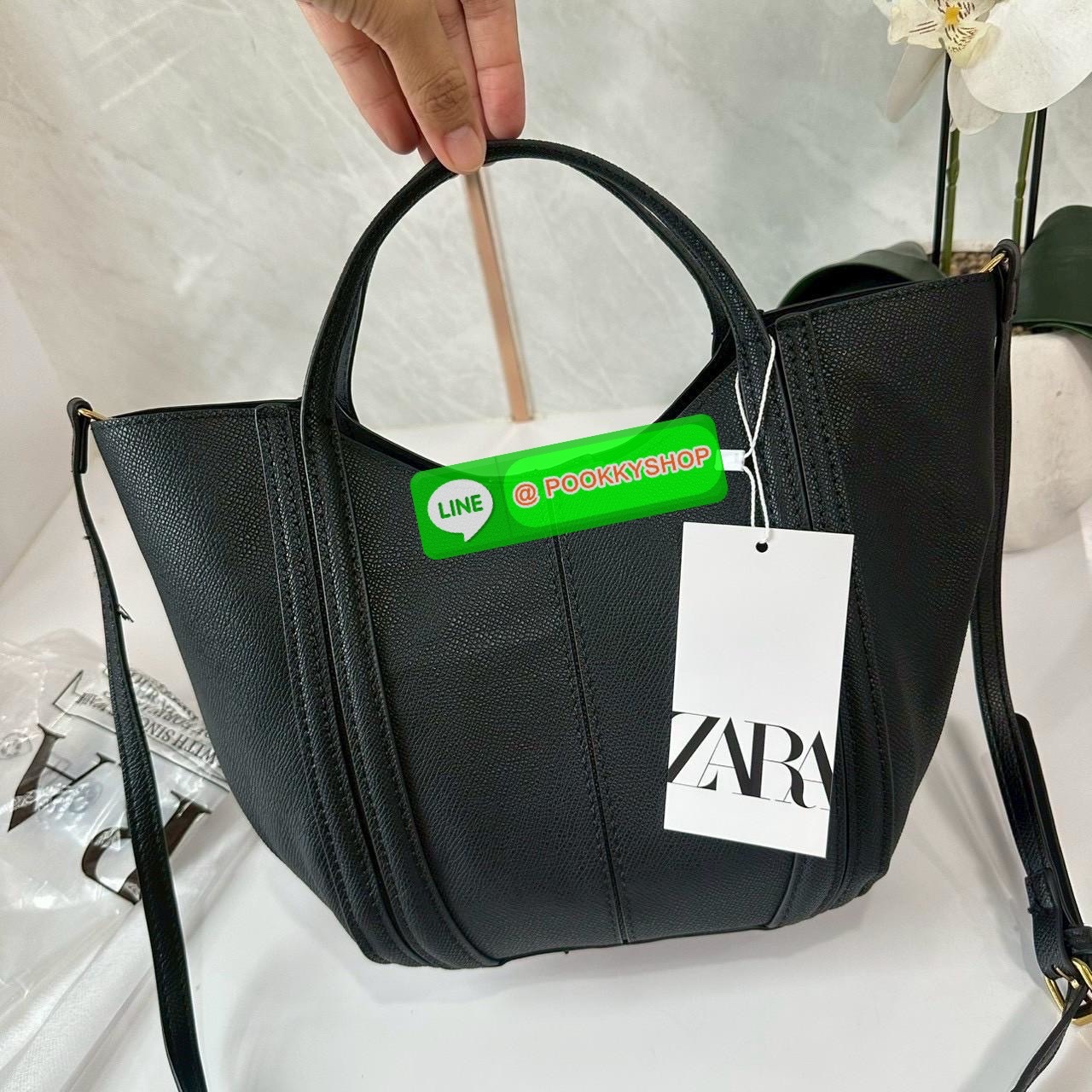 ZARA MINI CITY BAG WITH TOPSTITCHING กระเป๋าถือ /สะพายข้างยกระดับลุคของคุณด้วยกระเป๋ามินิซิตี้ดีไซน์โมเดิร์น โดดเด่นให้กับทุกสไตล์การแต่งตัว