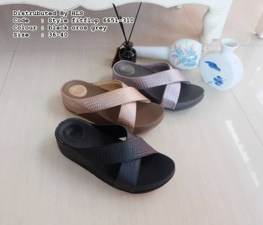 🤎🤎แบบใหม่ มาแล้วคะ พร้อมส่งคร่าา !! แบบรองเท้าสุขภาพ style fitflop สูง 2" ทรงสวมสายไขว้ สีพื้นเรียบหรูเก๋ๆ สวยมาก และนิ่มมากกก สวยหรูมากๆ พื้นโครตนิ่มมมๆ ใส่สบายๆชิวๆ