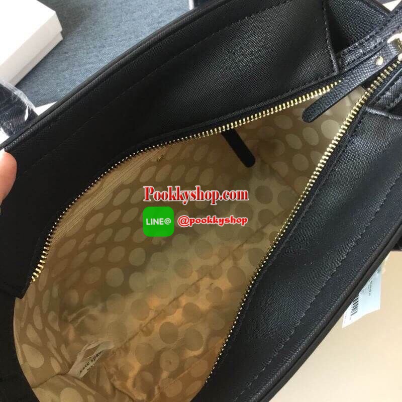 KATE SPADE NEW YORK CEDAR STREET HAYDEN BAG กระเป๋าถือหรือสะพายหนัง Saffiano สวยหรูอยู่ทรงสไตล์ PRADA ด้านหน้าประดับโลโก้แบรนด์สีทองสวยหรู ภายในโล่งกว้าง มีช่องซิปและช่องเล็กสำหรับใส่ของ จะใส่ ipad mini กระเป๋าสตางค์ใบยาวได้หมดค่ะ มีหมุดรองฐานกันรอย 4 มุม