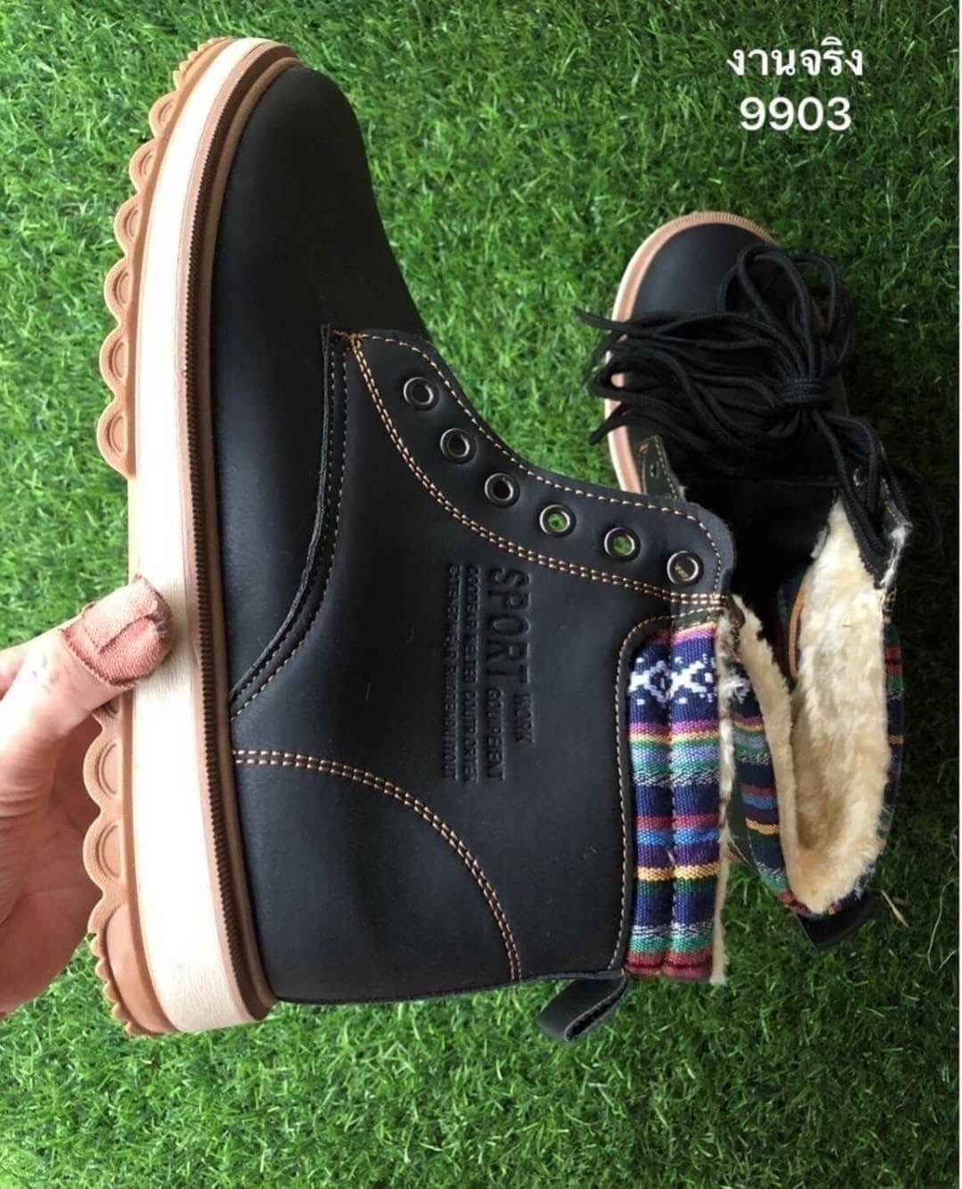 พร้อมส่ง 9903 รองเท้าหนังหุ้มข้อชาย 9903 งานนำเข้าอีกงานที่หนุ่มๆ ตามหา งานคุณภาพ หนัง pu พรีเมี่ยม ด้านในบุผ้าสำลี พื้นกันลื่นอย่างหนา ปลายข้อแต่งลายเล็กน้อย เท่ห์ได้อีก สวมง่าย ใส่สบาย ซับเหงื่อได้ดี งานดีมีน้อย ราคาเบามั่กๆ