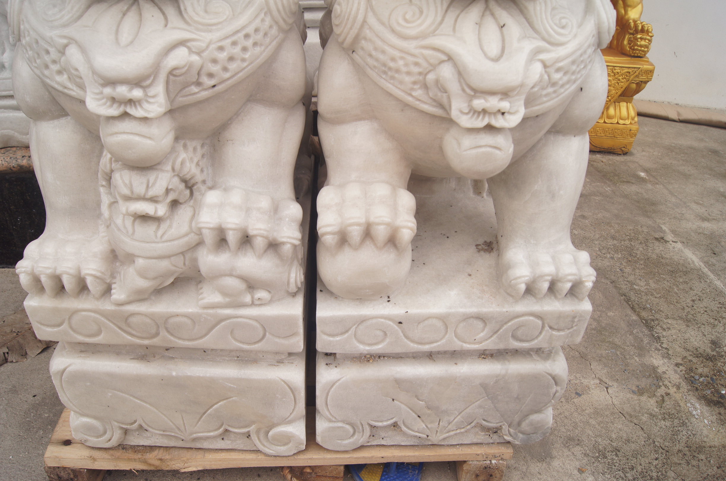 สิงโตปักกิ่งแกะสลักจากหินอ่อน ขนาดสูง 50 cm