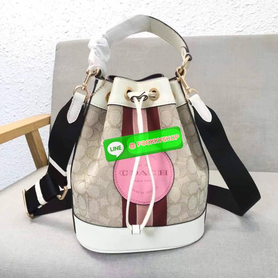 New arrival! 🌈น้องใหม่ล่าสุด สวยหรู ดูดีมากๆค่ะ! COACH DEMPSEY DRAWSTRING BUCKET BAG ((C4100//C4102)) พร้อมส่งที่ไทยค่ะ! กระเป๋าทรงขนมจีบ หนังแท้นิ่มสวยมากๆค่ะ จุดเด่นด้านหน้าปั้มโลโก้แบรนด์ ปากกระเป๋าแบบหูรูดใช้งานง่าย ภายในสามารถใส่ของจำเป็นในชี
