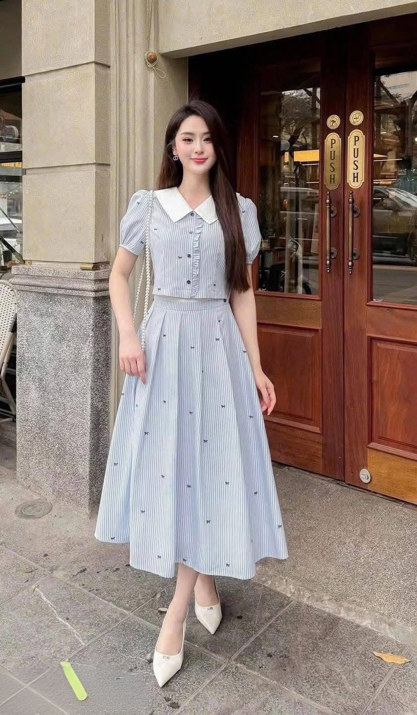 ชุดเซทแฟชั่น Set 2ชิ้น เสื้อครอป + กระโปรง เสื้อคอปกแขนตุ๊กตา กระดุมหน้า