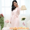 ชุดคลุม ผ้าไหม ชุดคลุมนอน ผ้าไหม สีเทาเงิน แต่งลูกไม้ปักซีทรู สีนูทพีชอ่อน ช่วงขอบแขนเสื้อ เนื้อผ้าหรูหราไฺฮโซ แบบPremium Grade +สายคาด เข้าชุด