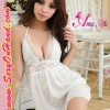 ชุดนอนเซ็กซี่ คล้องคอ ผ้าไหมเทียมสีขาว เนื้อลื่น ผ้านุ่ม เย็นสบาย คล้องคอ เล่นขอบลูกไม้ช่วงอก และช่วงต่อระหว่างอกกับกระโปรง ＋พร้อมจีสตริง เข้าชุด