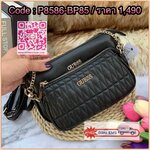 Guess ซื้อ 1 ได้ถึง 2 วัสดุหนัง PU เนื้อนิ่ม มาพร้อมสายสะพาย 2 เส้น สายโซ่สั่นสำหรับสะพายคล้องไหล่ และสายหนังยาวสะพายคลอสบอดี้สามารถปรับระดับได้ สวยได้หลายลุค คุ้มสุดๆจ้า