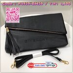 รุ่น BEST SELLER มาเพิ่มอีกรอบคะ กระเป๋า Givenchy shoulder bag หนัง PU เนื้อดี ดีไซด์เก๋มากคะ ด้านหน้า ปั้ม logo brand หัวซิป ประดับพู่ ด้านในบุด้วยผ้า water proof ปั้ม logo brand มีช่องเล็กใส่ของจุกจิกคะ