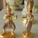 นางรำ ขนาดกลาง สูง 14 กว้าง 5 cm (งานเบญจรงค์ ) คู่