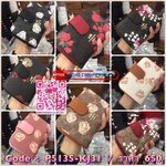 กระเป๋าสตางค์ Coach สองพับ งานเกรดพรีเมี่ยมปั้มทุกจุด ติดโลโก้ปั้ม Coach ด้านใน 1 ช่องใส่เเบงค์ 1 ซิป ภายในมี 2 ช่อง งานสวย เนี๊ยบสุด อุปกรณ์กล่องเเบรนด์