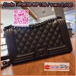 Chanel รุ่นสุดฮอต ดีไซน์อะไหล่ดำ เรียบหรูมากๆ!! วัสดุหนังลายคาร์เวีย ทรงคลาสสิคที่สาวๆห้ามพลาด!! ในราคาสุดจะคุ้มจากเคาน์เตอร์ dutyfree เปิด-ปิดกระเป๋าด้วยตัวล็อค ภายในโล่งกว้าง ไซส์ใหญ่ใส่ของได้เยอะ มีช่องแยกในกระเป๋า มาพร้อมสายสะพายโซ่สลับหนังรองบ่า (ถอด