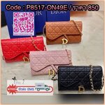 Dior oblique bag กระเป๋า Dior ทรงเหลี่ยมหนังปั้มลายซิกเนเจอร์ของแบรนด์ มีช่องเก็บแบงค์ เก็บการ์ด ใช้เป็นกระเป๋าสะพายและกระเป๋าสตางค์ได้ในตัวค่ะ อะไหล่D สีทองสวยหรูพร้อมส่ง 4 สี