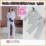 เซ็ต 2 ชิ้น เสื้อสูทแขนยาวสีเทาพิมพ์ลายแบรนด์ดังทั้งชุด แต่งกระเป๋าสองข้าง แมทช์คู่กับกางเกงขายาวเอวสูง เนื้อผ้าหนามีซับในอัดกาวอย่างดี งานซิปด้านหน้า รุ่นนี้แมทช์ง่ายใส่ได้หลายโอกาสเลยนะคะ