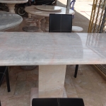 โต๊ะหินอ่อนสี่เหลี่ยม ขนาด กว้าง 65 เซนติเมตร ยาว 120 เซนติเมตร สูง 80 เซนติเมตร (ไม่รวมเก้าอี้)