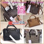 New arrival !!! Calvin Klein Crossbody Bag กระเป๋าถือหรือสะพายรุ่นยอดนิยม วัสดุ PVC คุณภาพดี น้ำหนักเบา ตัวกระเป๋าออกแบบลาย CK ทั้งใบ ด้านหน้าประดับด้วยโลโก้แบรนด์สุดหรู เปิด-ปิดกระเป๋าด้วยซิปสะดวกใช้ ด้านในโล่งกว้างมีช่องซิปและช่องเล็กสำหรับใส่ของ ใส่กระ