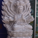 เจ้าแม่กวนอิมพันมือ ขนาด สูง 140 เซนติเมตร ฐานสูง 70ซม กว้าง 128 เซนติเมตร ปางพันมือ แกะสลักจากหินอ่อนขาว