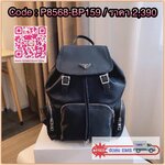 รุ่นใหม่พร้อมส่ง NEW!! PRADA NYLON BACKPACK กระเป๋าสะพายเป้ วัสดุทำจาก ผ้าNylon คุณภาพดี สามารถกันน้ำได้ในระดับนึง เปิดปิดด้วยกระดุม จุของได้เยอะ สายสะพาย สามารถปรับได้ฟรีด้านหน้ามีช่องใส่ของได้ ด้านในมีช่องแบ่งหลายช่อง ใส่เอกสารA4 Ipad ได้ น้ำหนักเบา ใช้