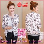 เสื้อผ้าแฟชั่นนำเข้า : เสื้อคลุม พร้อมส่ง เสื้อคุลมแฟชั่น สีขาว ผ้าคอตตอน ลื่นๆใส่สบาย แต่งลายดอกไม้ แบบซิบรูด แต่งจั๊มปลายแขน และ ชายเสื้อสีเทาเก๋ ไม่มีซับใน มีกระเป๋าสองข้างใช้งานได้ เนื้อผ้ายืดหยุ่นได้นิดหน่อยค่ะ