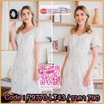 Dress ผ้าลายแขนตุ๊กตาพองปลายแขนเป็นยางด้วยค่ะรุ่นนี้ แต่งกระดุมช่วงอก ทรงเข้ารูปต่อเอวใส่ออกมาคือพอดีตัว ผ้าสวยเนื้อนิ่มลื่น ใส่สบาย งานซับในเย็บเก็บชาย ซิปหลังซ่อน