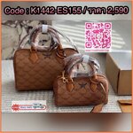 👜 MCM Aren Boston Bag in Visetos Canvas 👜 • กระเป๋าทรงหมอนสุดคลาสสิก รุ่น Aren Boston Bag • วัสดุ Lauretos / Visetos Coated Canvas ลายโมโนแกรมเอกลักษณ์ของ MCM • ดีไซน์โครงแข็งทรง Boston หูจับหนังแท้ จับถนัดมือ