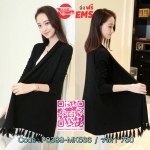 เสื้อผ้าแฟชั่นนำเข้า : เสื้อคลุมแฟชั่น เสื้อคลุมกันหนาว พร้อมส่ง สีดำ เนื้อผ้านิ่ม มีความยืดหยุ่นได้ดี ตัวยาวคลุมสะโพก แต่งพู่ตรงชายเสื้อน่ารัก แขนยาว ใส่กับชุดทำงานหรือชุดเที่ยวก็เก๋ๆค่ะ งานสวยเหมือนแบบแน่นอนค่ะ