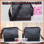 Coach F73339 F73340 – Hudson Crossbody Bag in Signature Embossed Leather “จะวันทำงานหรือวันสบาย ๆ แค่สะพายใบนี้…ก็เหมือนใส่ความเท่ติดตัวไว้แล้ว” Coach Hudson Crossbody F73340 กระเป๋าหนังแท้ลาย C ปั๊มลึก ทรงเหลี่ยมเรียบหรู โทนดำทั้งใบ เหมาะกับผู้ชายที่อยาก