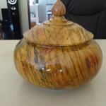 ผอบหินอ่อน ลายไม้ ขนาด ขนาดสูง 22 เซนติเมตร กว้าง 22 เซนติเมตร