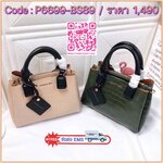 New arrival!! CHARLES & KEITH กระเป๋าถือ/สะพาย วัสดุ Saffiano คุณภาพดี น้ำหนักเบา ด้านหน้าประดับด้วยโลโก้แบรนด์สุดหรู เปิดปิดกระเป๋าด้วยกระดุมแม่เหล็กและซิป ด้านในโล่งกว้างมีช่องซิปสำหรับใส่ของ ใส่กระเป๋าสตางค์ใบยาวได้ Iphone+ได้ทุกรุ่น จุของได้เยอะ มาพร้