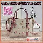 NEW IN!! น่ารัก วางไม่ลงอีกแล้ว COACH MOLLIE TOTE 25 (COACH C4084) กระเป๋าถือ สะพาย รุ่นฮิต ปริ้นลายดอกหัวใจมินิ ขนาดเหมาะมือ มีสายสะพายยาว ถอดและปรับระดับได้ วัสดุหนัง crossgrain ขึ้นทรงสวย ด้านในโล้ง มีช่องซิปตรงกลางแยก **🔸️รุ่นนี้ใครถือก็สวย ใช