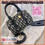 ต้องบอกว่าใบจริงสวยมากๆกับรุ่นนี้ ไม่ผิดหวังแน่นอน DIOR GROOVE BAG 2025 🔖มีไม่มากแล้วน๊าา หมดแล้วหมดเลย ใบกลาง สวยตามๆเซเลปในไทยและ ตปท.กันเลยค่ะ กับกระเป๋าจากDior วัสดุJacquard ทอลายแบรนด์ตัดขอบด้วยหนังแท้เนื้อแมทสุดคลาสสิค