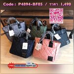 New Collection!! Anello & Legato Largo Quitting 2Way Tote Bag คอลเลคชั่นใหม่จาก Anello ดีไซน์โดดเด่นด้วยการเย็บเป็นตารางแบบนูน วัสดุ Nylon กันน้ำได้และน้ำหนักเบา หูจับเป็นหนัง ด้านหน้ามี1ช่องซิป ช่องใหญ่เปิดปิดด้วยซิปเดียว ภายในช่องใหญ่มีช่องเล็กจัดเก็บขอ