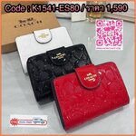 ❤️COACH MEDIUM CORNER ZIP WALLET IN SIGNATURE CANVAS💜 คอลเลคชั่นใหม่งานหรู งานดูแพง จัดให้เลย!! กระเป๋าสตางค์ใบกลาง ดีไซน์ใหม่ สุดหรู แค่เห็นก็ต้องเลิฟ ถือใช้ขับผิวทุกสี วัสดุหนังแท้ปั๊มลายนูนสวยคม ภายในมีช่องใส่บัตร ใส่ธนบัตรได้ครบ และมีช่