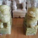 สิงโตปักกิ่ง แกะสลักจากหินหยกปากีสถาน สูง9นิ้ว