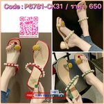 สินค้าพร้อมส่ง แตะสวมมีส้นเล็กน้อย งานใส่สบาย ส้นทรงสวย วัสดุหนัง PU สวมนิ้วโป้ง อะไหล่ทรงรูปสับปะรด สวย เก๋ เด่น คาดทับแต่งคาดไข่มุกด้านบน อีกชั้น สวยงาม สวมใส่แมทส์ชุดง่าย น้ำหนักเบา