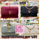 Lyn สะพายข้าง สายสปอร์ตปรับระดับได้ แถมใบลูกใส่เหรียญใส่กุญแจ ใบลูกสามารถถอดได้ค่ะ อะไหล่ทองสวยๆ เปิด/ปิดกระเป๋าด้วยกระดุมแม่เหล็ก มี 2 ช่องใช้งาน จุของได้เยอะมาก สวยคุ้มค่า