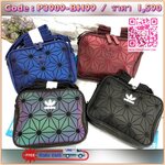 New!!! Adidas shoulder bag พร้อมส่ง กระเป๋าสะพายข้างแนว sport วัสดุด้านหน้าเนื้อ matte ผสมหนังนิ่มค่ะ น้ำหนักเบา ด้านหน้าติดโลโก้แบรนด์ เปิดปิดกระเป๋าแบบซิป ภายในโล่ง ใส่ของจุพอประมาณเลยค่ะ มีช่องซิปหนึ่งช่อง ด้านหลังมีช่องซิปยาวให้ใส่ของได้ด้วยนะคะ สายสะ