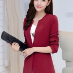 เสื้อผ้าแฟชั่นนำเข้า : เสื้อสูทแฟชั่น พร้อมส่ง สีแดง แขนยาว คอจีน ตัวยาวคลุมสะโพก ติดกระดุมเม็ดเดียวเก๋ เหมาะสำหรับใส่ทำงานได้ ไหล่เสริมฟองน้ำ ไม่มีซับใน แต่งกระเป๋าหลอก เนื้อผ้ามีความยืดหยุ่นได้ค่ะ