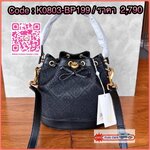 🌟NEW ARRIVAL!! คลาสสิคเหนือกาลเวลา TORY BURCH T MONOGRAM BUCKET BAG 🛒พร้อมส่ง ห้ามพลาด กับกระเป๋าหิ้วถือสะพายข้างทรงถังใบใหญ่ สุดคลาสสิคค่ะ วัสดุแจ็คการ์ดทอลายแบรนด์ ตัดขอบหนังแท้ ปากกระเป๋าแบบหูรูด ภายในโล่งจุของได้ครบครัน มีช่องเล็กให้ใส