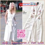 By Poonyisa The new collection* sleeveless clouttes playsuit * S/M/L Lable :: Poonyisa Detail :: Jumpsuit คอกลมแขนกุด เนื้อผ้ามันเงามีลายในตัว พร้อมปักด้านหน้าและเย็มติดคริสตัล มีซับในและซิปหลัง ( คัตติ้งตามแบบต้นฉบับ )