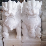 สิงโตปักกิ่งแกะสลักจากหินอ่อน ขนาดสูง 30 เซนติเมตร