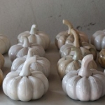 ฟักทองหินอ่อน ขนาดสูง 5 เซนติเมตร กว้าง 10 เซนติเมตร (ลูกละ)