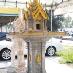 ศาลพระภูมิทรงปราสาท ขนาด ฐานกว้าง 126ซม ยาว 126ซม สูง 295 เซนติเมตร