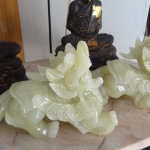 ปี่เซี๊ยะคู่ หินอ่อนหยกเขียว หางพวง ขนาดกว้าง 20 สูง 14 เซนติเมตร ( 1 คู่ )